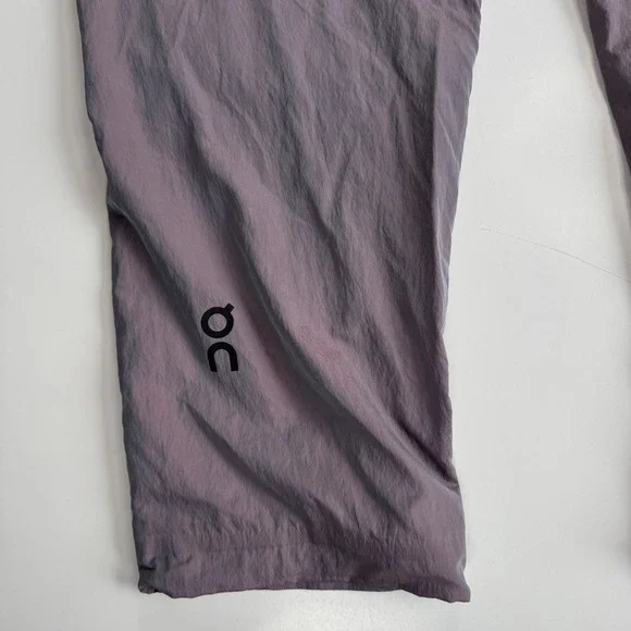 ON‎ CLOUD Tennis Court Pants Mesh Lined Mens Medium Two-Tone Purple Zip Up Cuff